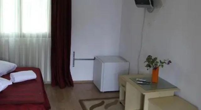 Коттедж с балконом и с красивым видом из окна Hotel Doi Taurasi