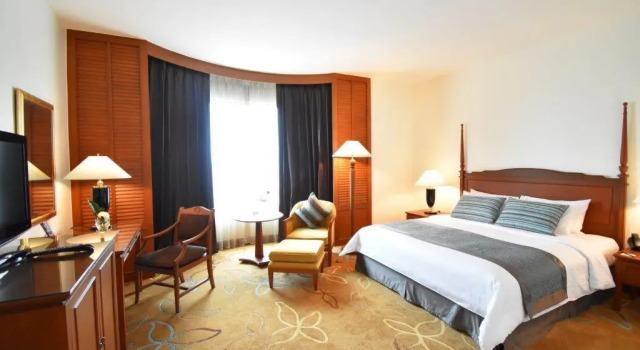 Номер Grand Deluxe Century Park Hotel
