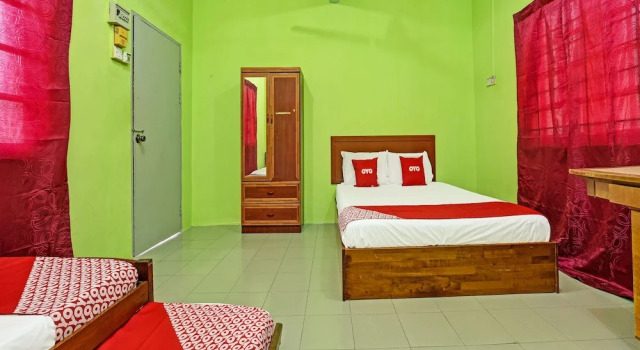 Трёхместный номер Standard OYO 90278 Redzwan's Beach Resort