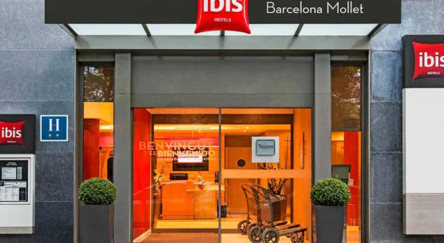 Кровать в общем номере Ibis Barcelona Mollet