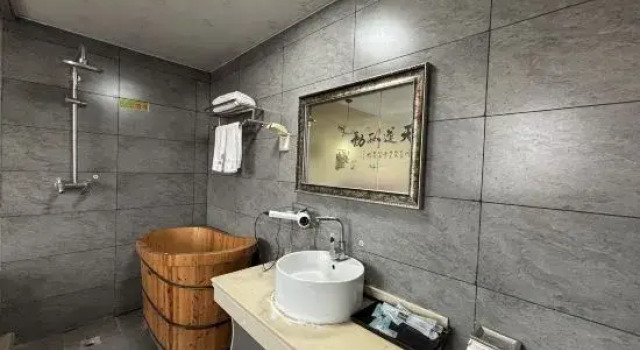 Люкс Premier Wanning Express Hotel (Xinyang City Center Hospital East Campus)