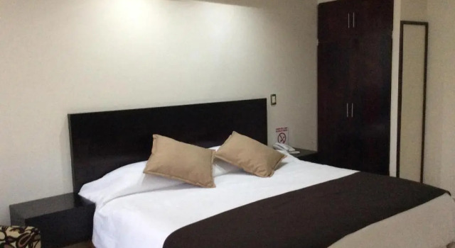 Полулюкс Hotel La Media Luna Inn