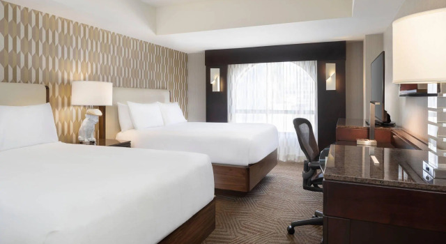 Четырёхместный номер Standard Renaissance Phoenix Downtown Hotel