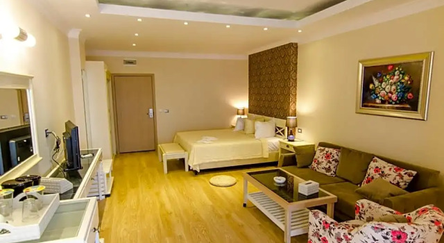 Номер Standard с балконом и с видом на море Phoenicia Luxury Hotel