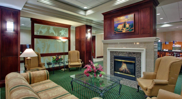 Holiday Inn Express Hotel & Suites Milton, Varaa Hotelli  
