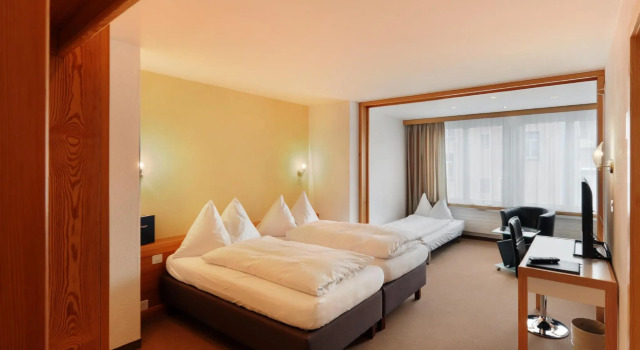 Трёхместный номер Standard с видом на горы Hotel Dischma