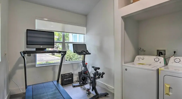 Коттедж Modern Miami Villa w/ Pool Oasis ~ 5 Mi to Beach!