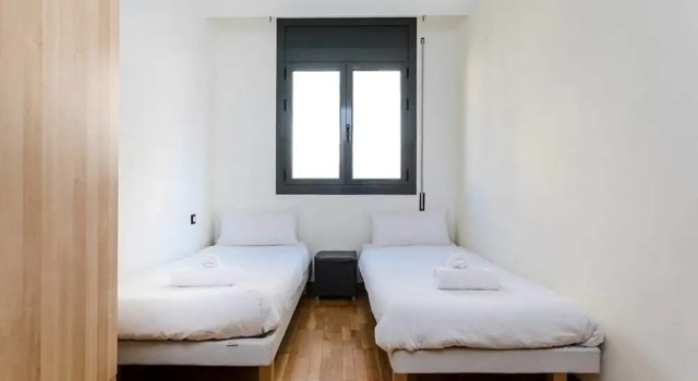 Amazing 1bed Flat in the Heart of Poble Sec, Забронировать Отель Сантс-Монжуик , рядом с Парк скульптур