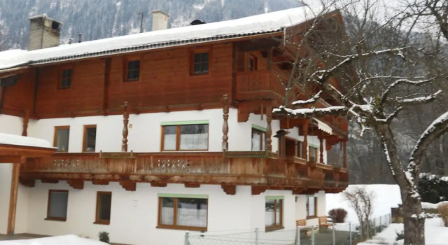 Splendid Apartment in Uderns near Hochzillertal Ski Area