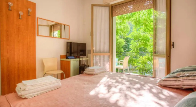 Четырёхместный номер Standard с балконом Albergo Villa Lucia
