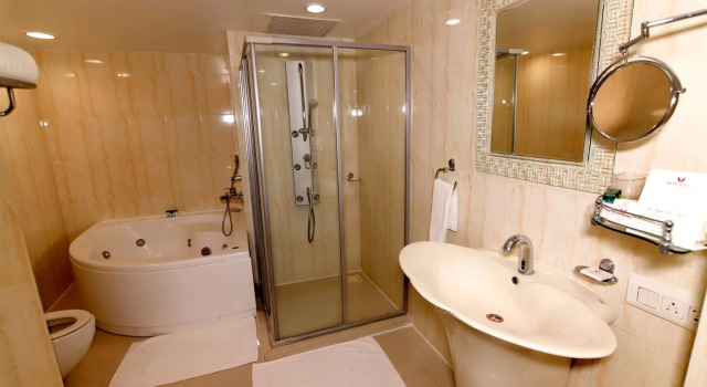 The White Hotel Katra, A Member Of Radisson Individuals, Забронировать Отель Отели Джамму и Кашмира с парковкой, Парковка