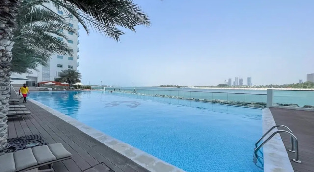 Апартаменты Peaceful and Airy 1-bedroom Apartment With the Palm Beach View