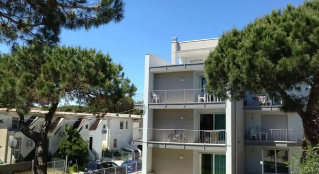 Апартаменты с 2 комнатами с балконом Charming Flat for up to 6 Guests Near the Beach