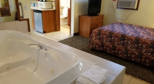 Номер Standard Цокольный этаж Black Hawk Motel & Suites