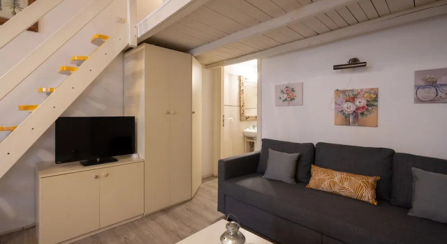 Close to San Pietro and Castel S Angelo Loft Gianicolo, Забронировать Отель Отели Рима с парковкой, рядом с Собор Святого Петра, Парковка