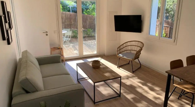 Le Rossignol 3, Aiguebelle plage, Le Lavandou, Book Hotel Le Lavandou Var coast
