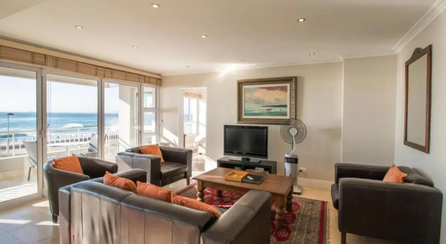 Third Floor sea Facing 2 Bedroom Apartment With Balcony, Забронировать Апартаменты/квартира Отели Cape Peninsula с парковкой, Парковка