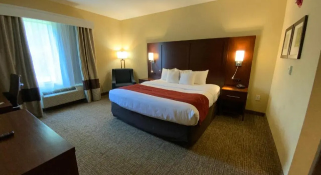 Номер Standard Comfort Suites Fredericksburg North