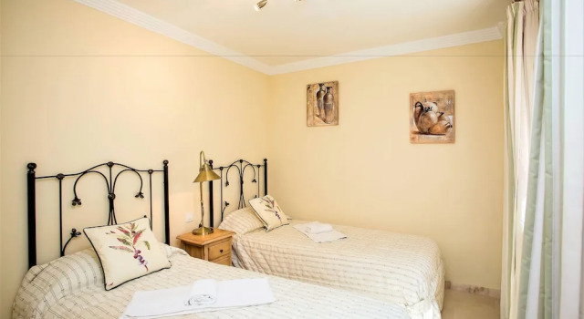 Elviria 3 bed apartment close to beach JP4D