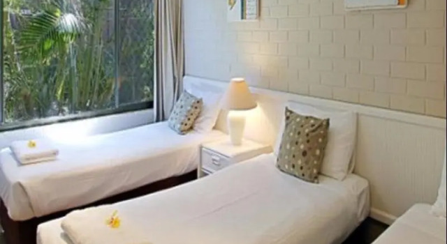 Апартаменты Цокольный этаж Main Beach Apartments