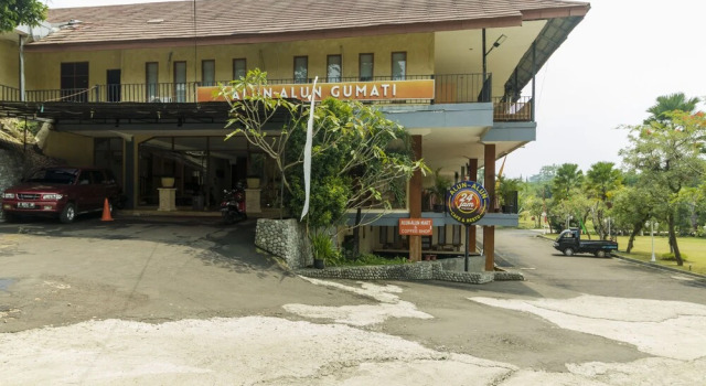 RedDoorz near Gumati Waterpark, Book Hotel Sukaraja West Java