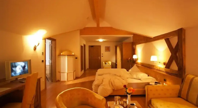 Четырёхместный семейный номер Standard с 2 комнатами с балконом Hotel Miravalle