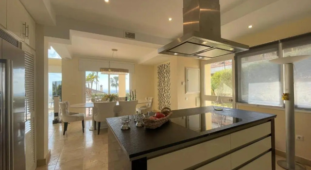 Villa Olga MARBELLA- GOLDEN MILE -Breathtaking SEA VIEW- PRIVATE POOL, Reserva ahora Villa Istán Sierra de las Nieves