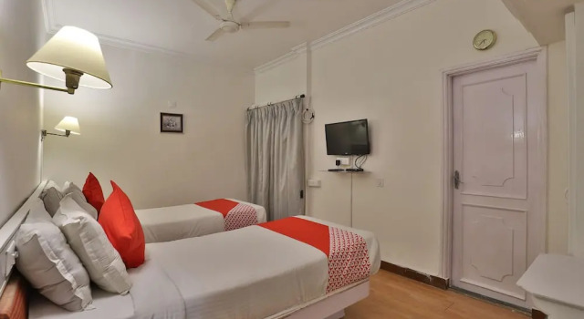 OYO 2308 Hotel Crown