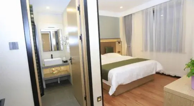 Люкс Business GreenTree Inn Express Hotel (Huludao Passenger Transport Terminal)