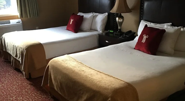 Четырёхместный номер Standard Woodlake Lodge Golf and Country Club