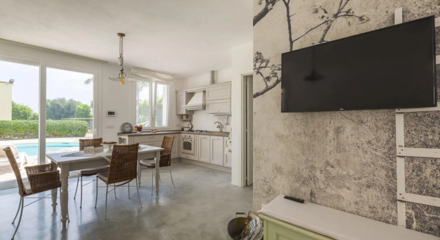 Charming house in a villa with pool and garden in Santa Caterina-Casina Greca