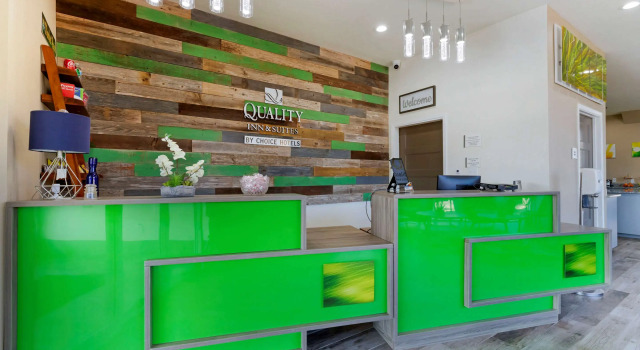 Quality Inn & Suites Elgin, Забронировать Отель Отели Texas Hill Country с завтраком, Завтраки