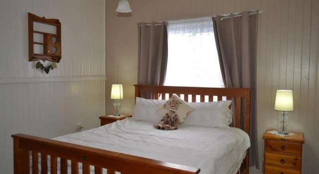 Cherry Blossom Cottage, Book Feriehus Sommerhuse i Stanthorpe, Hytte