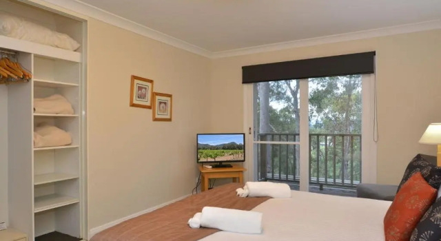Villa 3br De Saran Resort Condo located within Cypress Lakes Resort (nothing is more central)