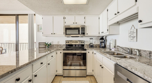 Апартаменты с 3 комнатами Orange Beach Condo w/ Ocean-view Balcony!