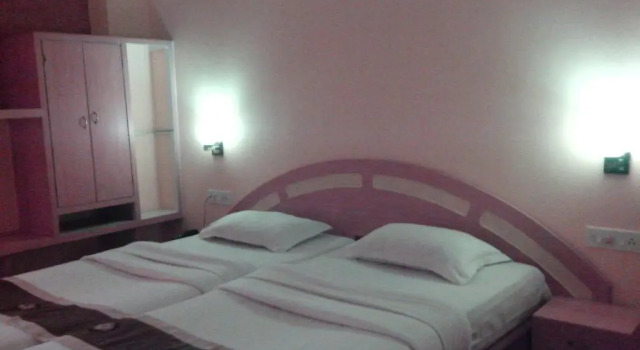 Номер Deluxe Hotel Mahalaxmi Indo Myanmar