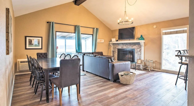 Resort-style Lake Ozark Gem: Brand New Hot Tub!