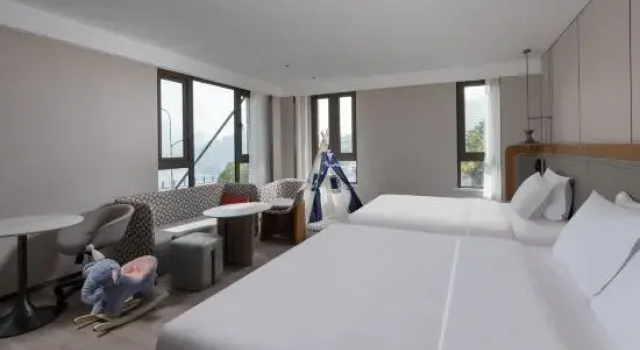 Двухместный номер Standard с видом на реку Holiday Inn Express Chongqing Ciqikou Ancient Town by IHG