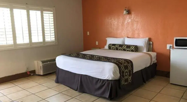 New American Inn & Suites, Réserver Hôtel Floral Park Californie