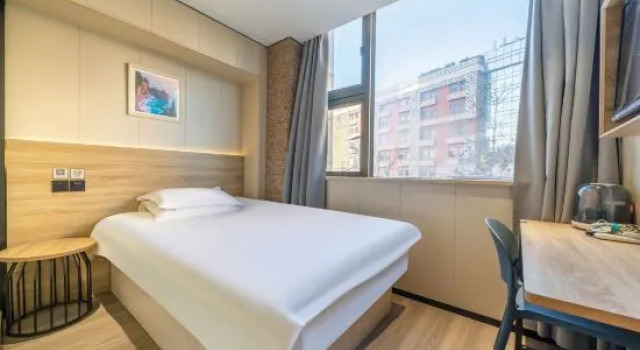 Qingji MINI Hotel (Shanghai South Railway Station South Square Store)