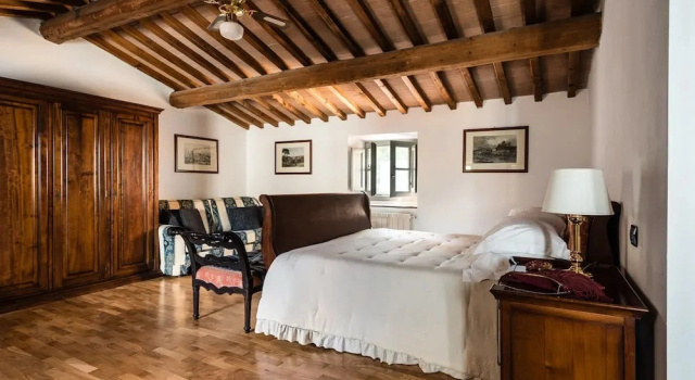Spacious Deluxe Apartment With Private Garden