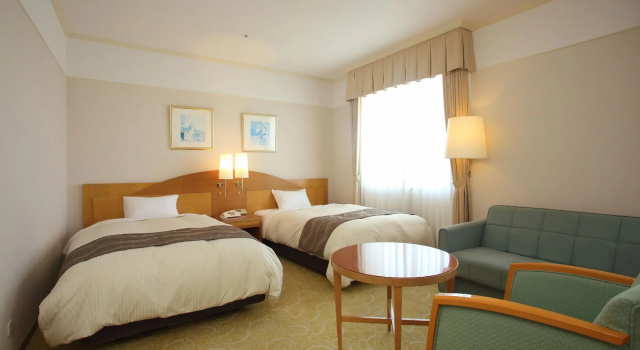 Standard Twin room ANA Holiday Inn Kobe Sanda by IHG