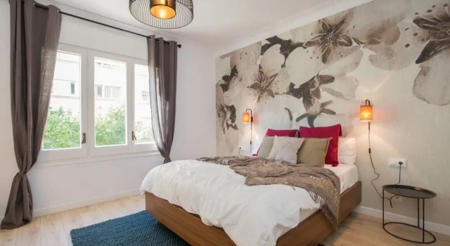 Luxurious Decor 4bdr Apt in Central, Eixample, Забронировать Отель Эшампле Барселона, рядом с Jove Regina Theatre