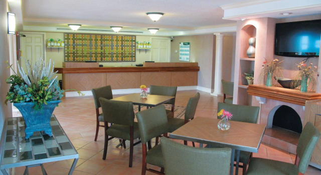 La Quinta Inn Montgomery Eastern Bypass, Varaa Hotelli Montgomery Alabama
