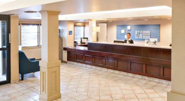 Holiday Inn Express Red Deer, Book Hotel Red Deer Central Alberta