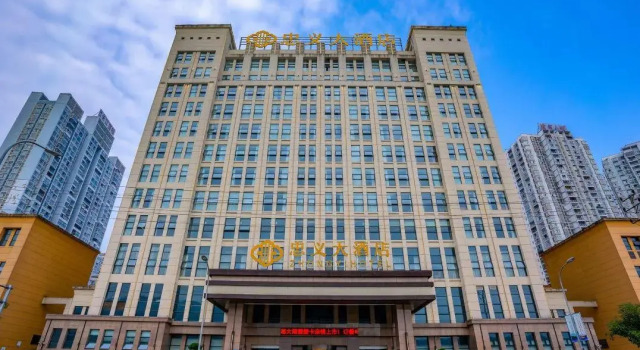 Zhongyi Grand Hotel, Rezervați Hotel Hoteluri în Zhong cu parcare, Parcare