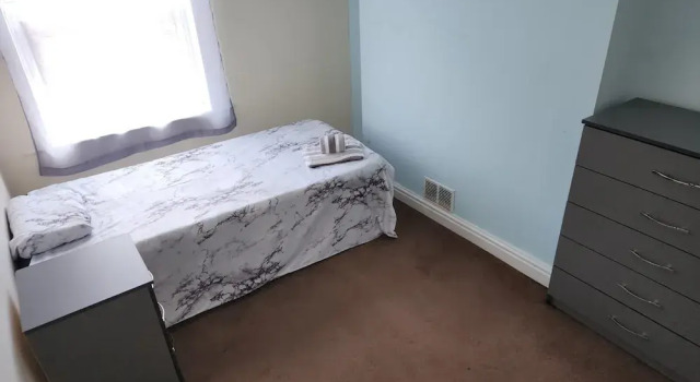 Hartshill Home Sweet Home, Забронировать Отель Сток-он-Трент Стаффордшир, рядом с Victoria Hall