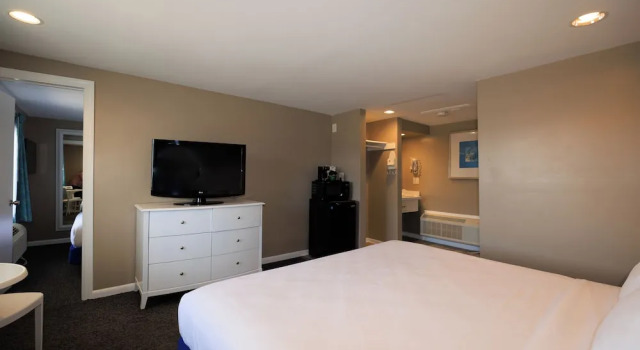 Четырёхместный номер Standard с 2 комнатами The White Sands Resort and Spa