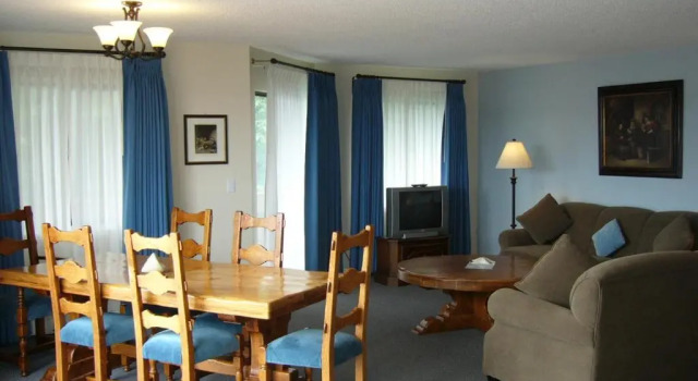 Люкс с 2 комнатами Herons Landing Hotel