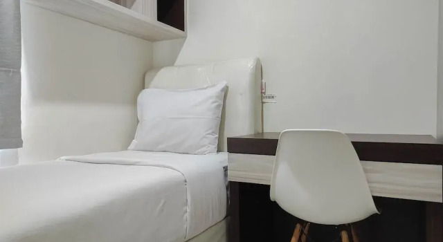 Chic And Cozy 2Br At Vida View Apartment, Book Apartment Hotels in Sulawesi with Parking, Parking